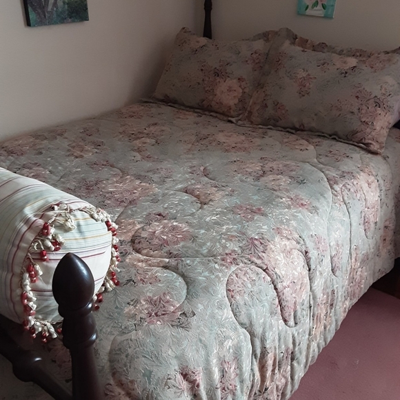 Vintage full size brocade comfortableset.